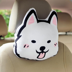Image of an adorable American Eskimo Dog neck pilow in the car seat