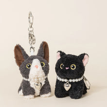 Load image into Gallery viewer, Black and White Cat Keychain - Darling Big-Eyed Kitty-4