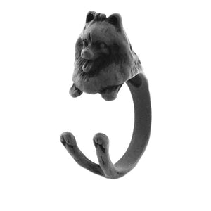 Image of a smiling Pomeranian ring in black