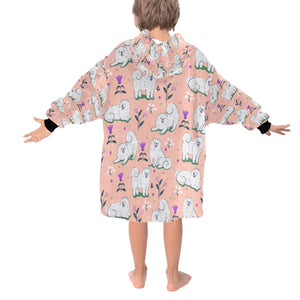 Image of a girl wearing an American Eskimo Dog blanket hoodie for kids in pink color - Back View