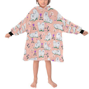 Image of a girl wearing an American Eskimo Dog blanket hoodie for kids in pink color