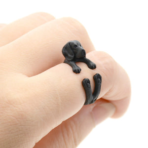 Image of a finger wrap Beagle ring on the finger of a person in the color Black Gun