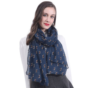 Image of a lady wearing an infinite Beagle scarf in the color navy blue