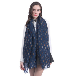Image of a lady flaunting an infinite Beagle scarf in the color navy blue