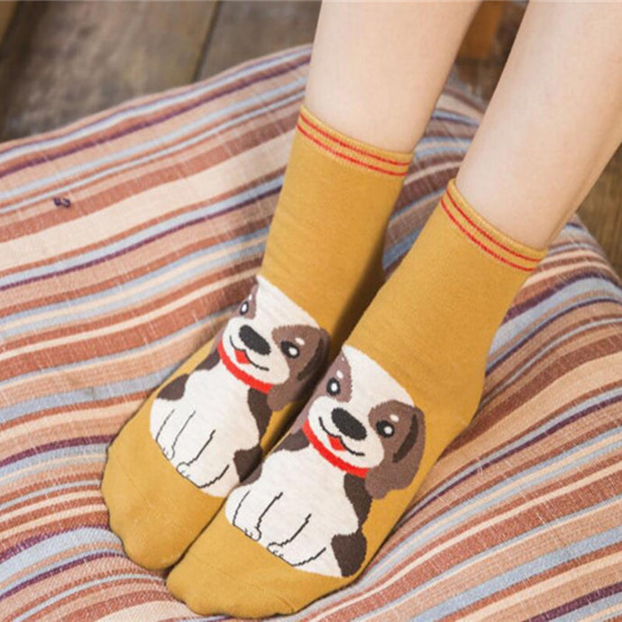 Image of a lady wearing ankle length beagle socks
