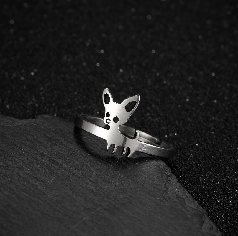 Image of a super-cute Chihuahua ring in Chihuahua design in the color silver, made of stainless steel