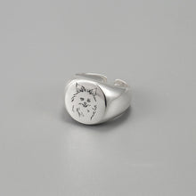 Load image into Gallery viewer, Image of a signet Pomeranian ring in smiling Pomeranian design