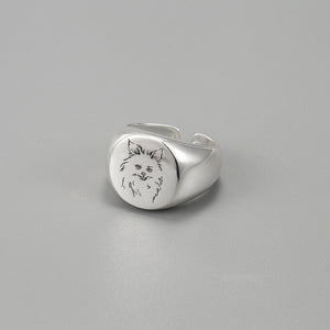 Image of a signet Pomeranian ring in smiling Pomeranian design